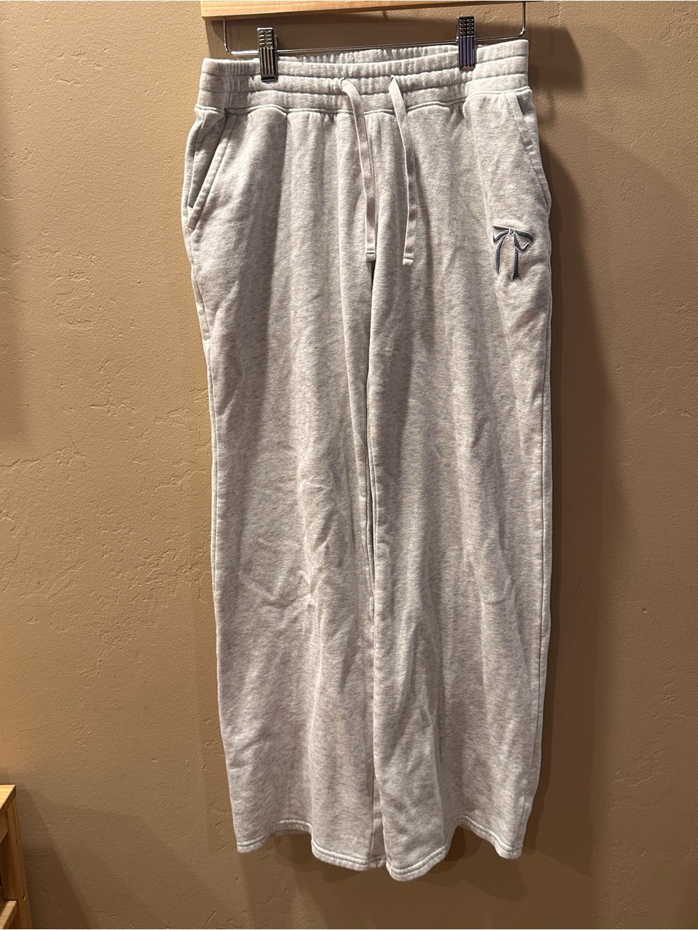 Hollister Embroidered Bow Wide Leg Sweatpants Heather Grey Coquette Pants XS